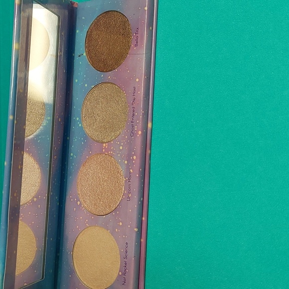 Space case cosmetics quad - Picture 2 of 4